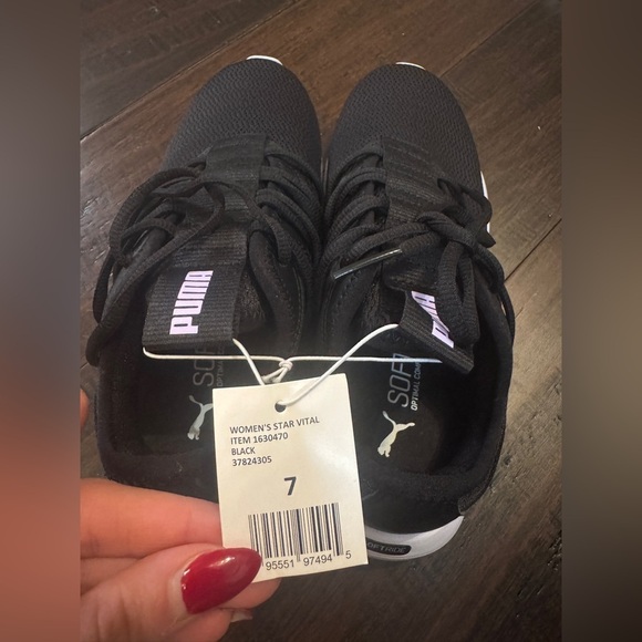 NWT black Puma sneakers athletic outdoor shoes everyday casual activewear size 7 - Picture 2 of 7